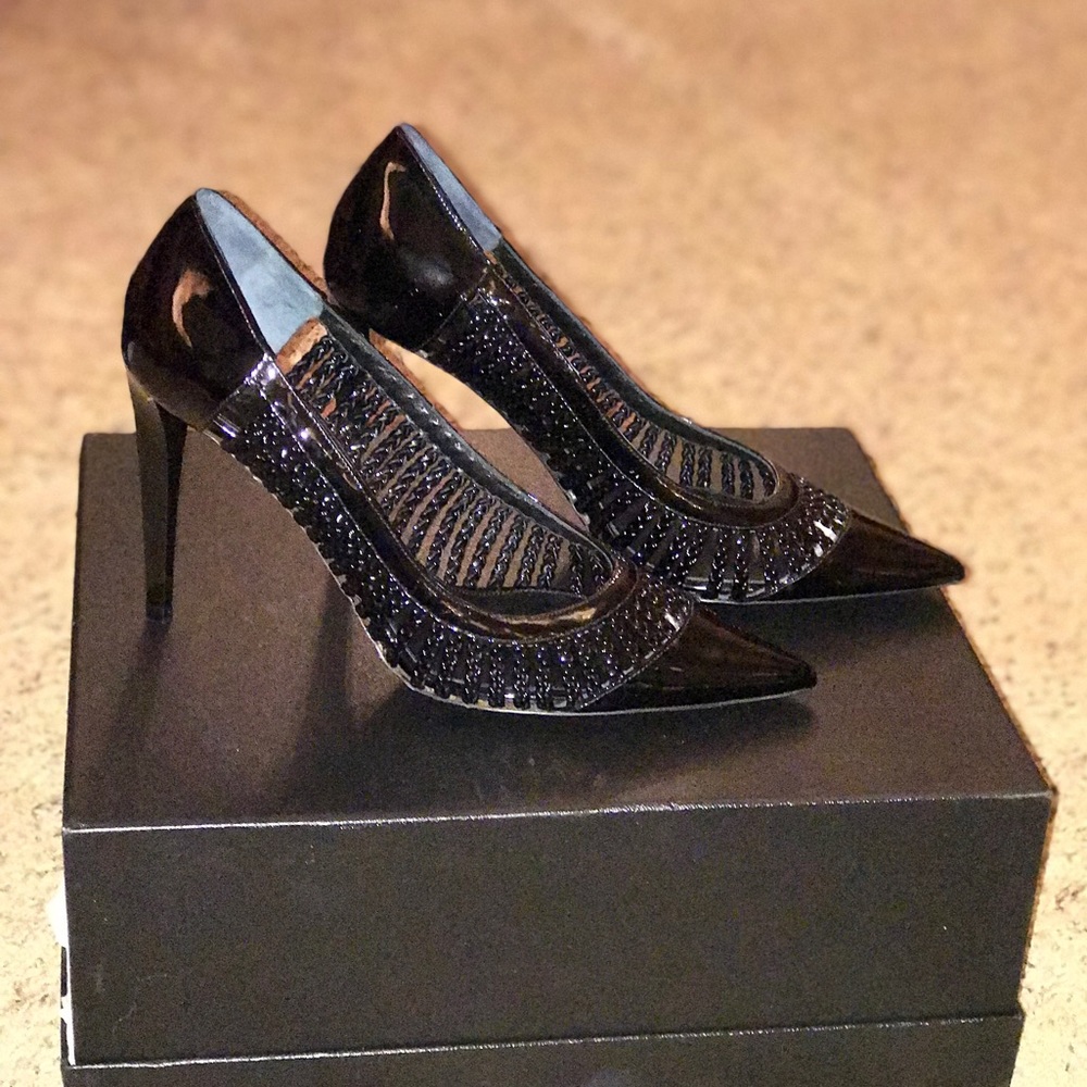 Black patent leather pumps. Made in Italy.